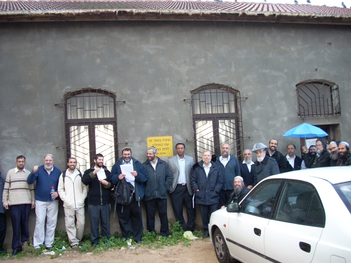 demonstration against demolition of R' Kook's synagogue
