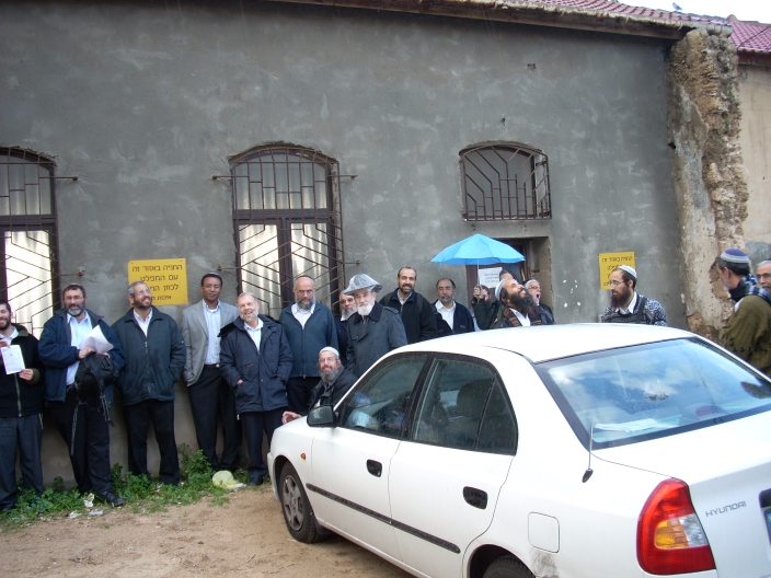 demonstration against demolition of R' Kook's synagogueb